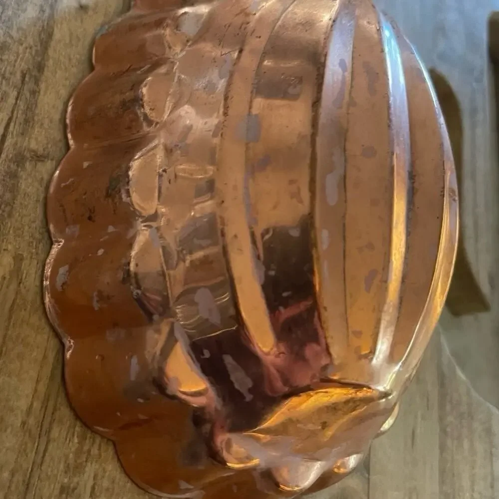 Vintage ODI solid copper melon shaped mold with brass hook 5-1/2”